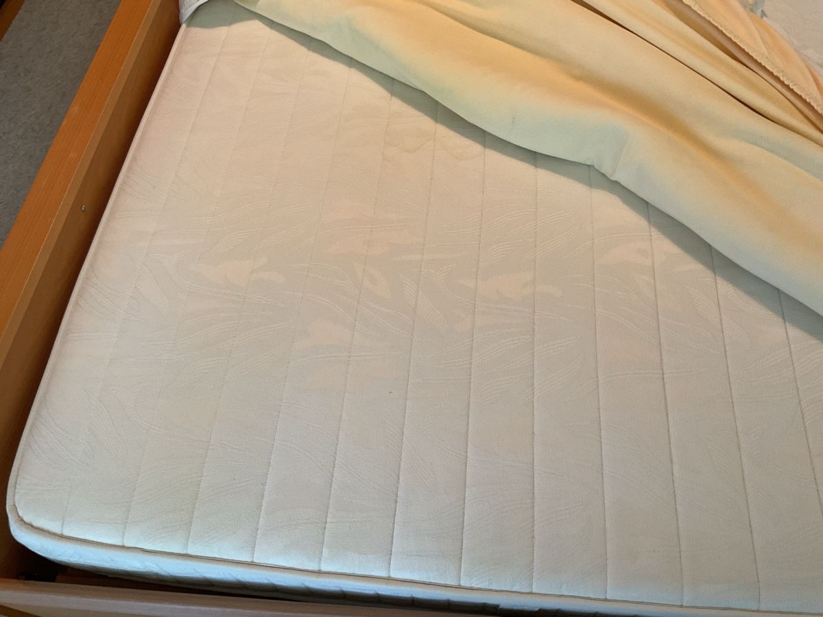 Betten: Doppelbett mit Matratze und Nachttischen – Gebraucht aus Trimbach von Lexli11 4