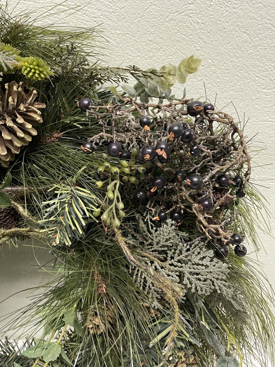 Alle Dekorationen: Festive Winter Wreath with Pine Cones – Neu (gemäss Beschreibung) aus Zürich von LoveFashion76 1