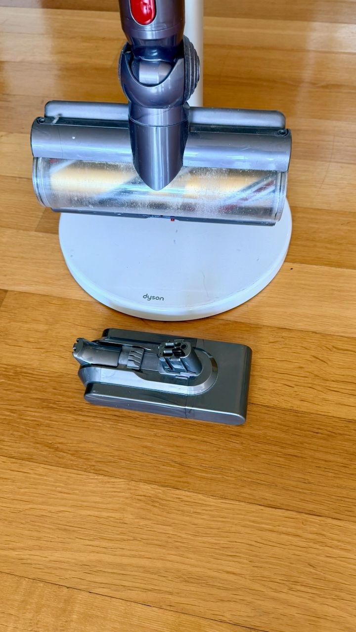 Dyson Aspirateurs & Accessoires: Dyson V11 Absolute Extra Pro Gold, 2 Akkus und Standfuß – D'occasion à Zürich par sr.zurich 3