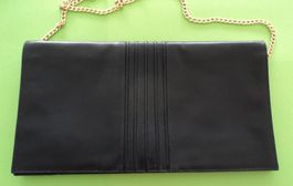 Pochette vintage bleu foncé en cuir.