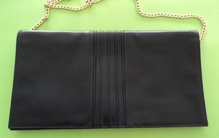 Pochette vintage bleu foncé en cuir.