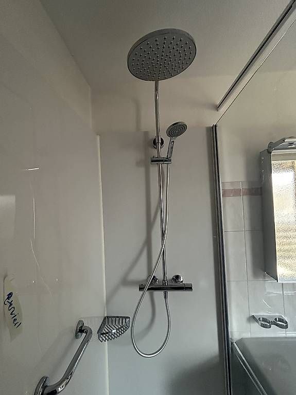 Duschbrausen: Dusche Batterie kompl – Gebraucht aus Stans von Benzen