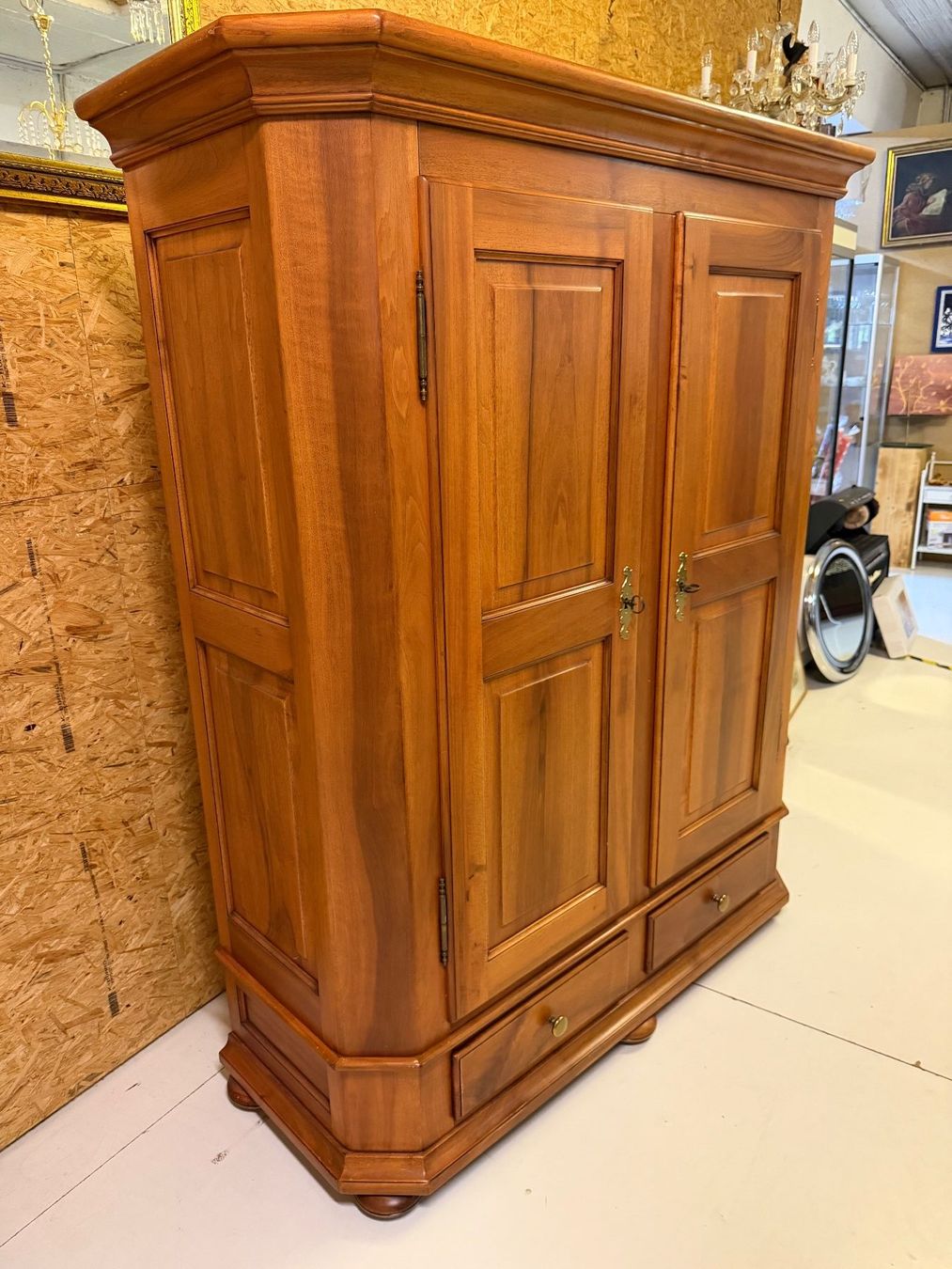 Armadi: Hallenschrank Nussbaum – Usato da Ebikon venduto da Berku 2
