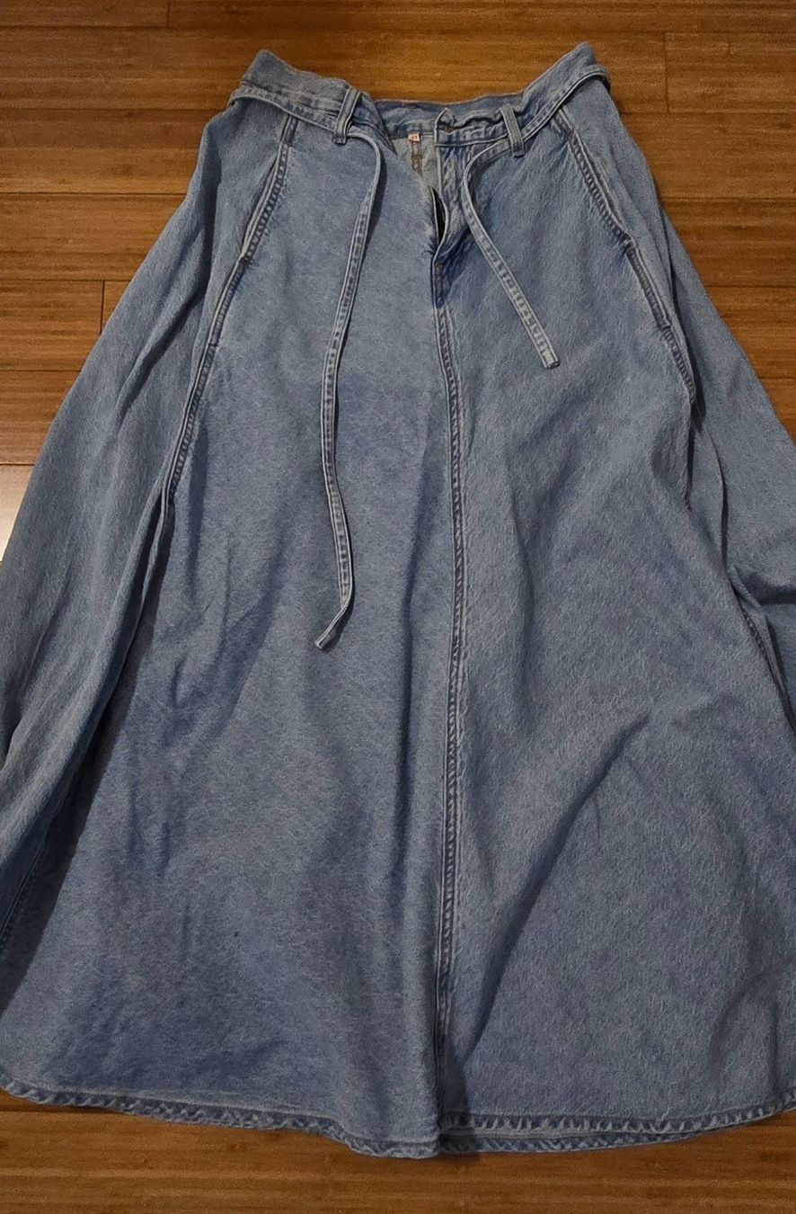 Levi's Jupes: LEVIS Jeansrock lang hellblau Grösse S – Neuf (Voir description) à Oberbipp par Missy2021 4