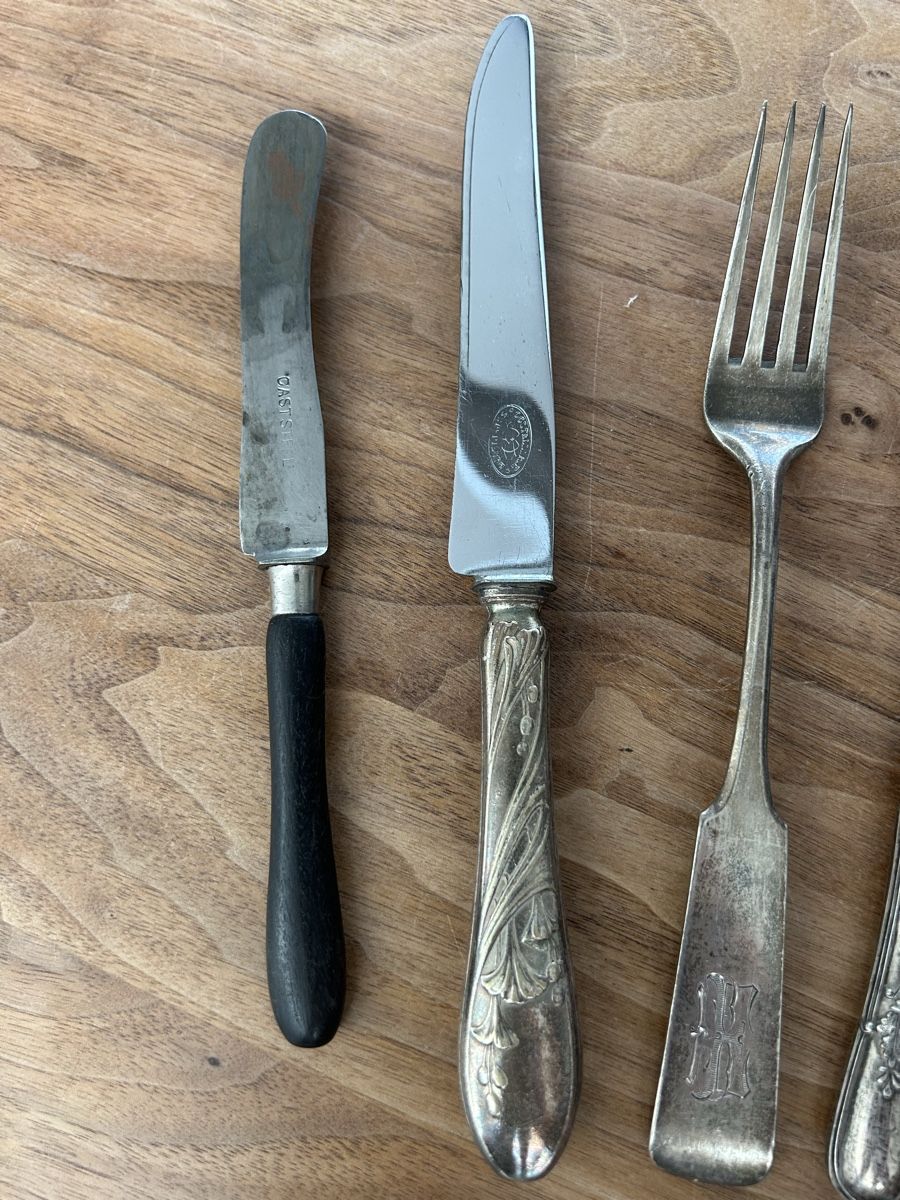 Set di posate: Verschiedenes Besteck Messer Gabel Löffel Silber Metall – Usato da Kreuzlingen venduto da Pix66 4