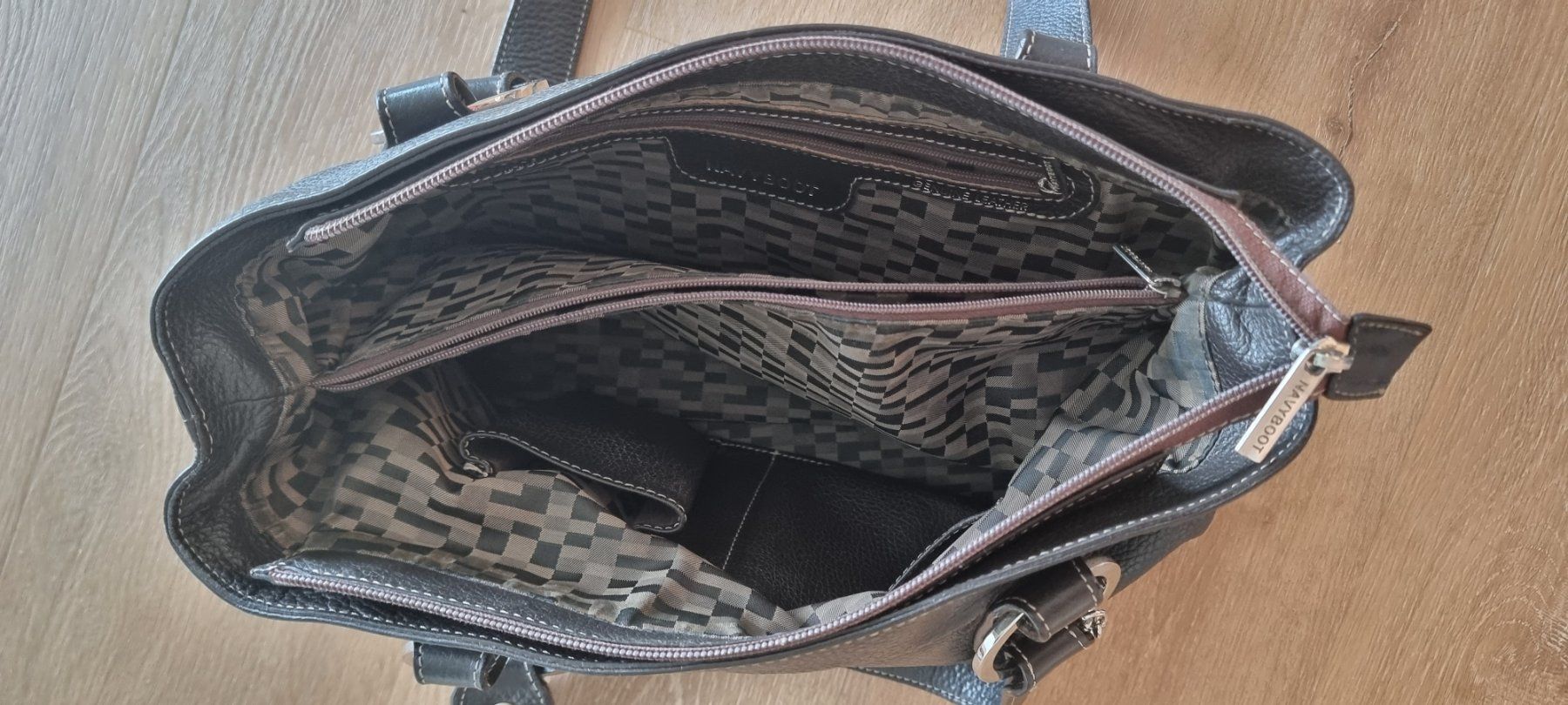 Navyboot Taschen für Damen: Navyboot Leder Umhängetasche – Gebraucht aus Dielsdorf von meret07 4