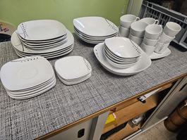 Schickes Service inkl. Gläser und Kafi-Tasse