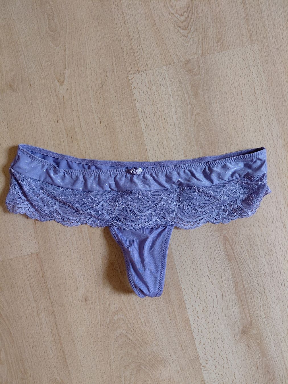Hunkemöller Altra biancheria intima: String Tanga Damen Grösse M helllila Spitze  – Usato da Balsthal venduto da Leila_Luna