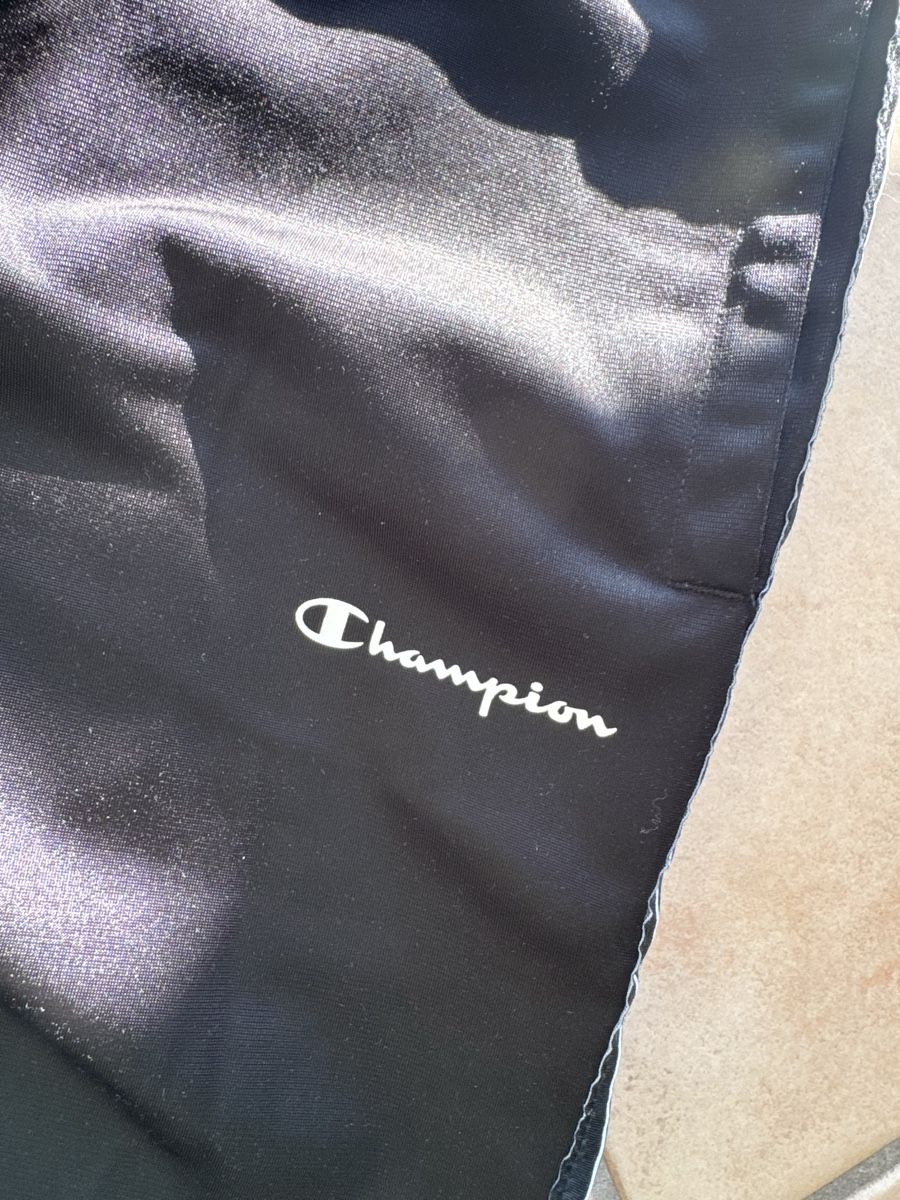 Champion Pantaloni: Jogging Champion noir – Usato da Lonay venduto da nei_79jc 2