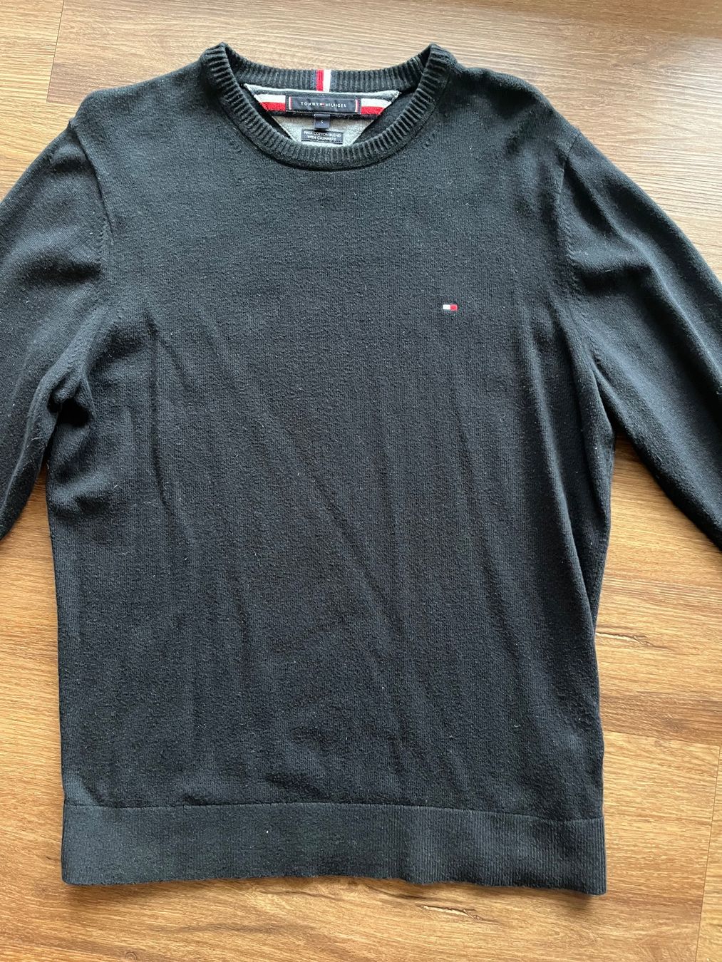 Tommy Hilfiger Pullover & Sweatshirts: Tommy Hilfiger Pullover schwarz – Gebraucht aus Sursee von dok_bz9b 1