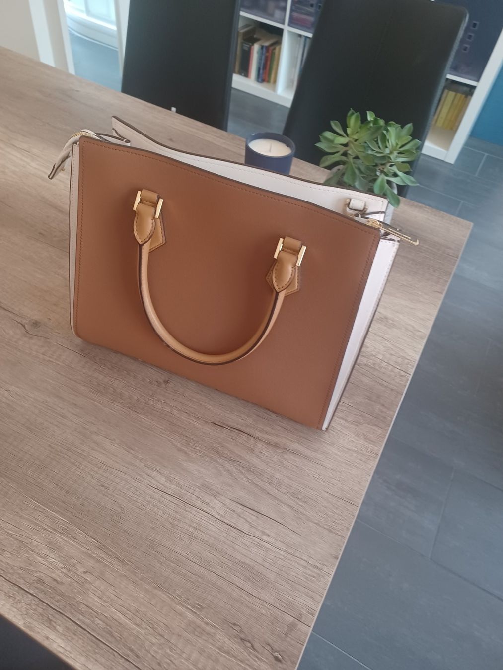 Michael Kors Sacs femmes: Tasche Michael Kors – D'occasion à Ascona par ele_m7qw 1