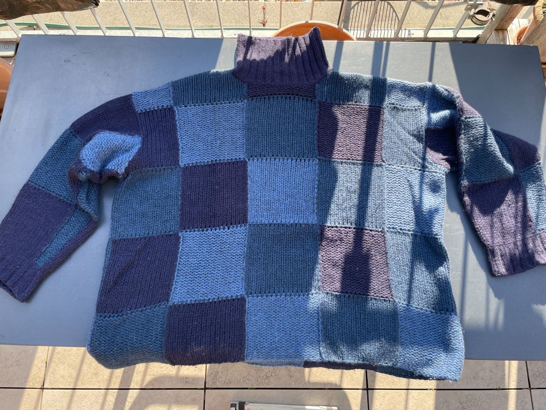 Dolce & Gabbana Maglioni & Felpe: Dolce & Gabbana Original Oversize Rollkragen Pullover blau – Usato da Zürich venduto da ONA-Online