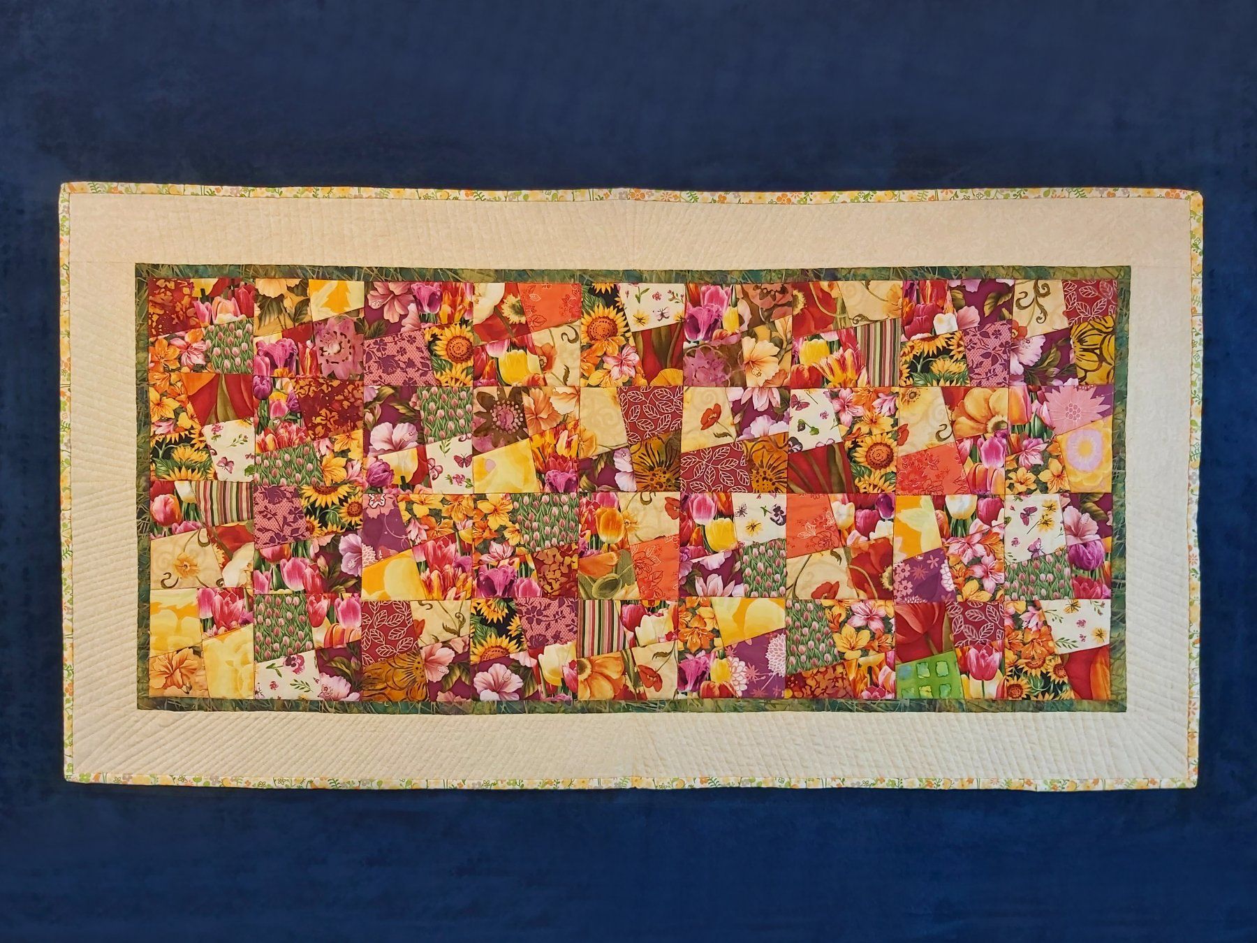 Tutte le decorazioni: Patchwork Quilt "Blumenzauber" Unikat 125 x 67 cm – Nuovo (secondo la descrizione) da Wetzikon ZH venduto da Meltingpot29