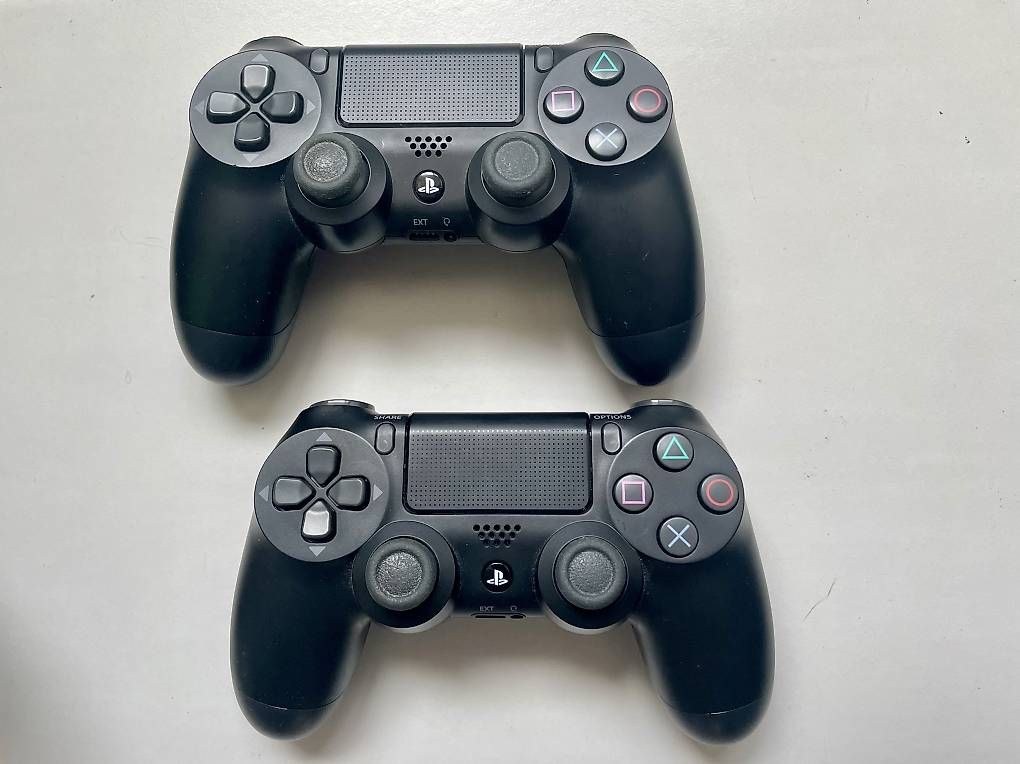 Manettes: Sony PS4 Dualshock 4 Wireless Controller – D'occasion à Uster par ste.rue