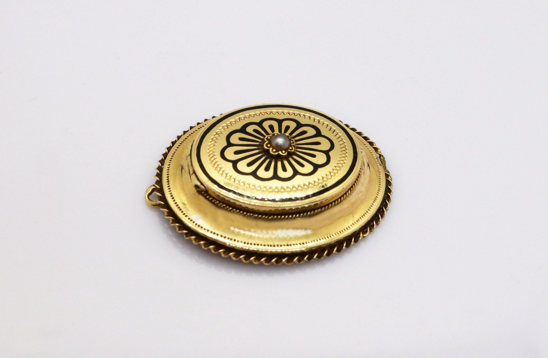 Ciondoli: Antikes Medaillon in 14K Gold mit Emaille – Usato da Dürnten venduto da schmucklicher 1