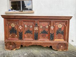 antike Truhe mit toller Malerei 1707