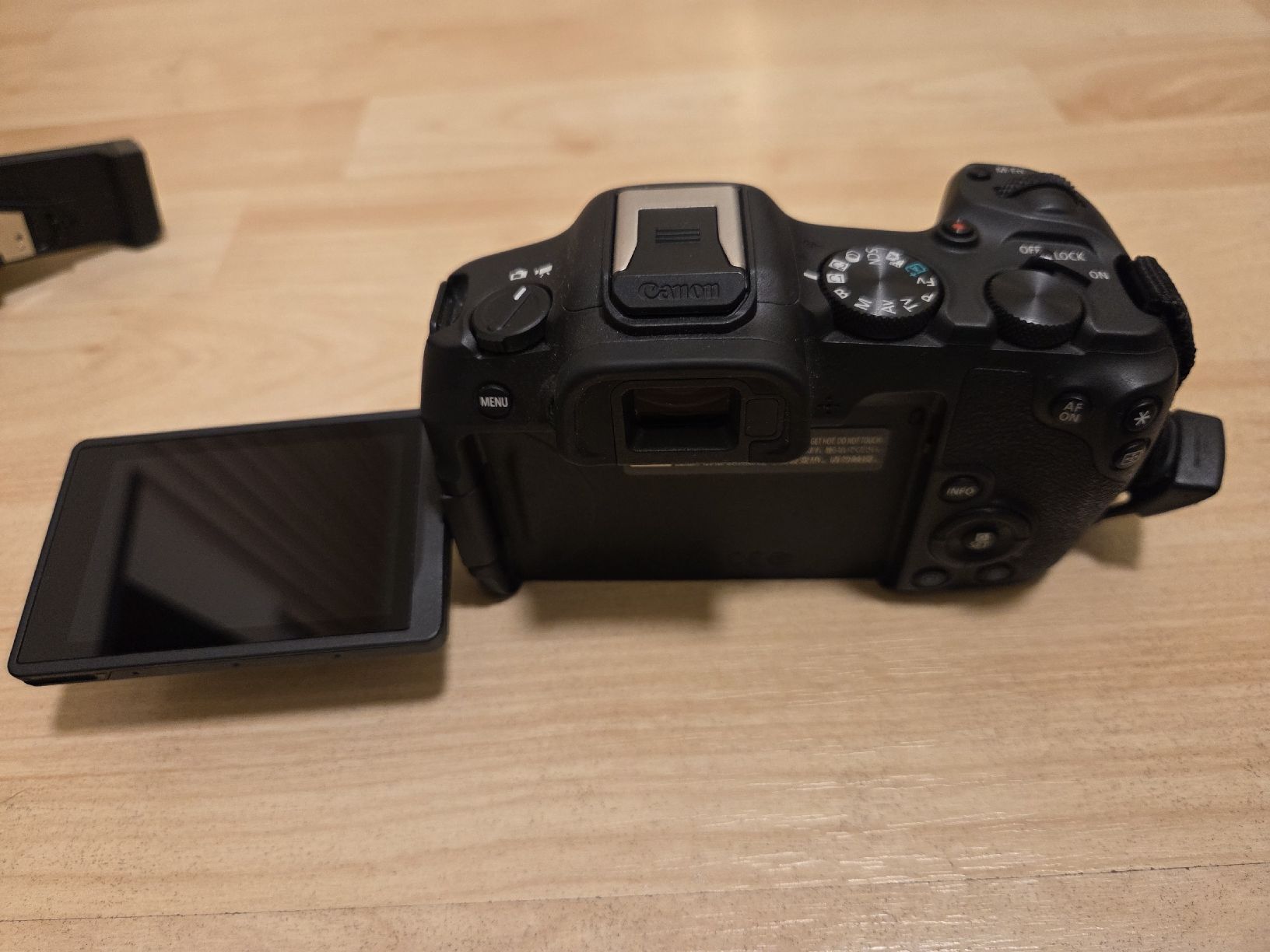 Canon Fotocamera: Canon EOS R8 Systemkamera mit Batteriegriff schwarz – Usato da Eglisau venduto da _Josi_ 8