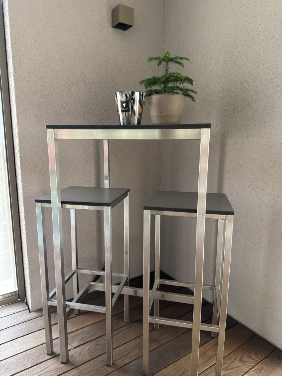 Tables: Hochtisch mit 2 stühlen – D'occasion à Chur par and_v58z