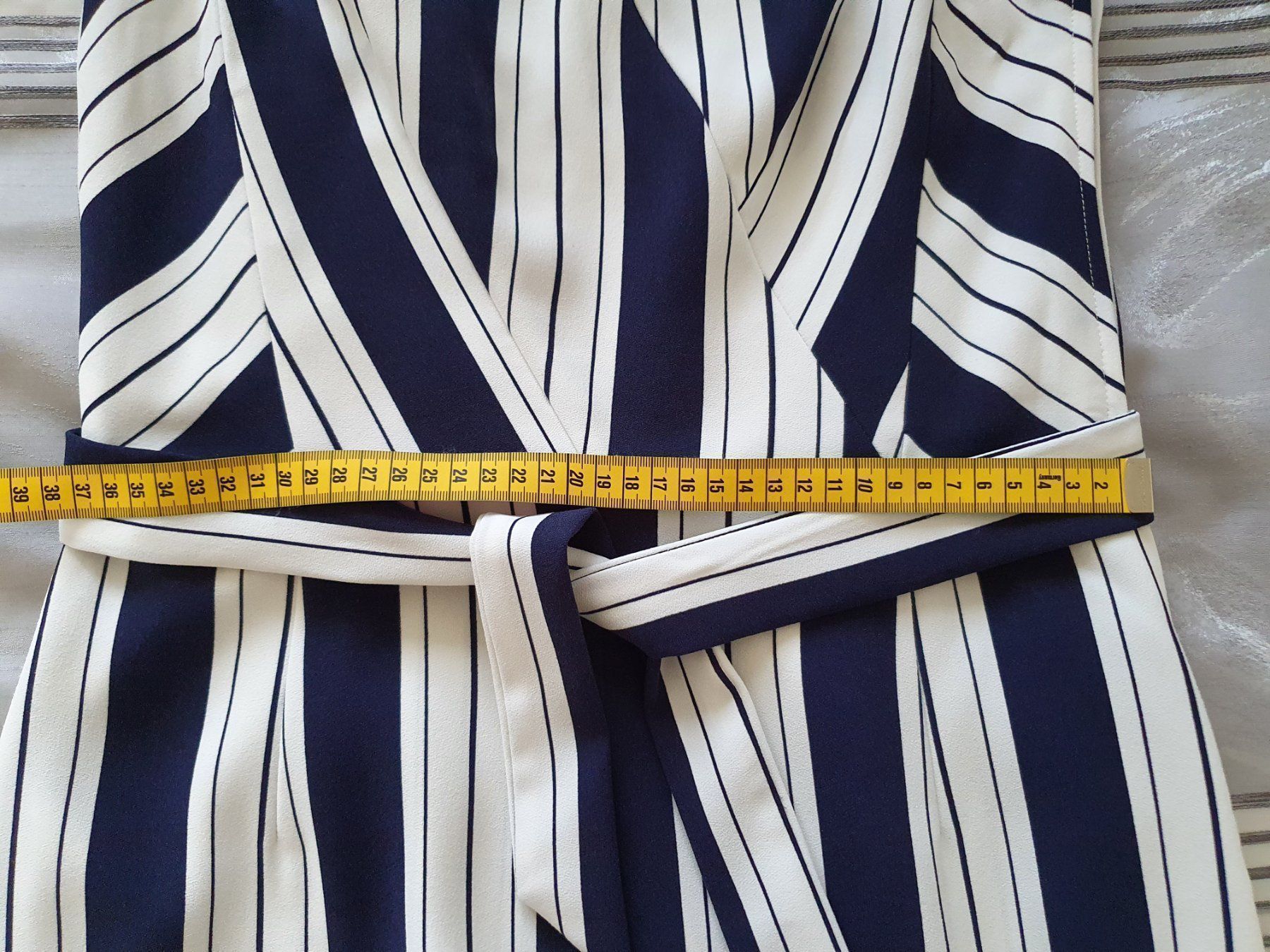 H&M Tute: Trägerloser Jumpsuit – Usato da Zuchwil venduto da mag_mdx5 3