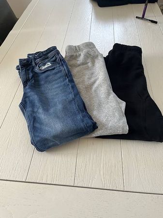 Bas de training et jeans taille 152