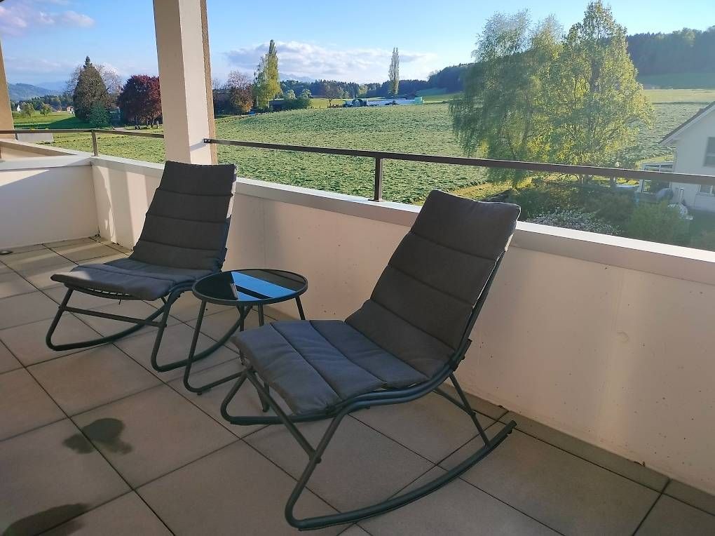 Set di tavolo e panche: Balkon Set / Stühle mit Tisch – Usato da Sins venduto da cam_f5l5