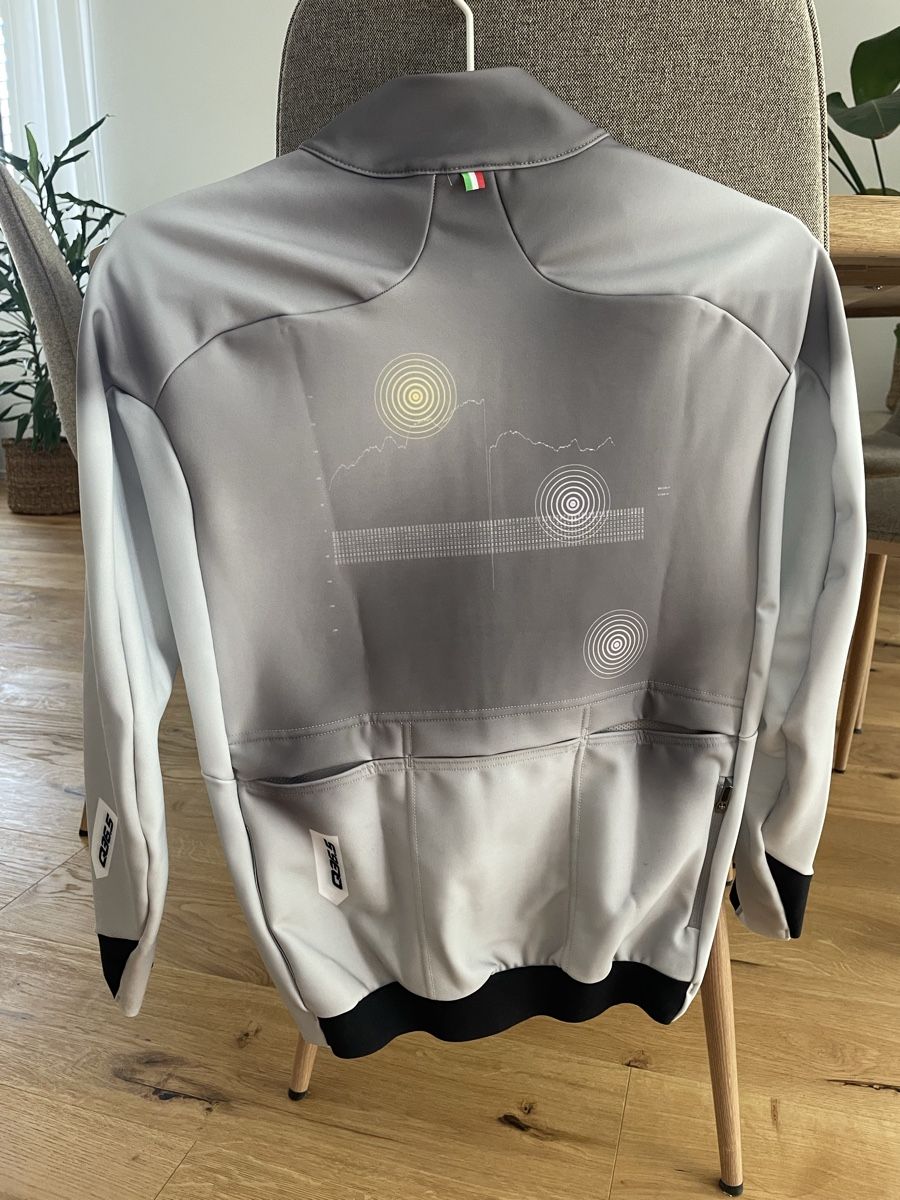 Leibchen & Hosen: Thermo Trikot Q36.5 – Gebraucht aus St. Gallen von viviennefatzer 1