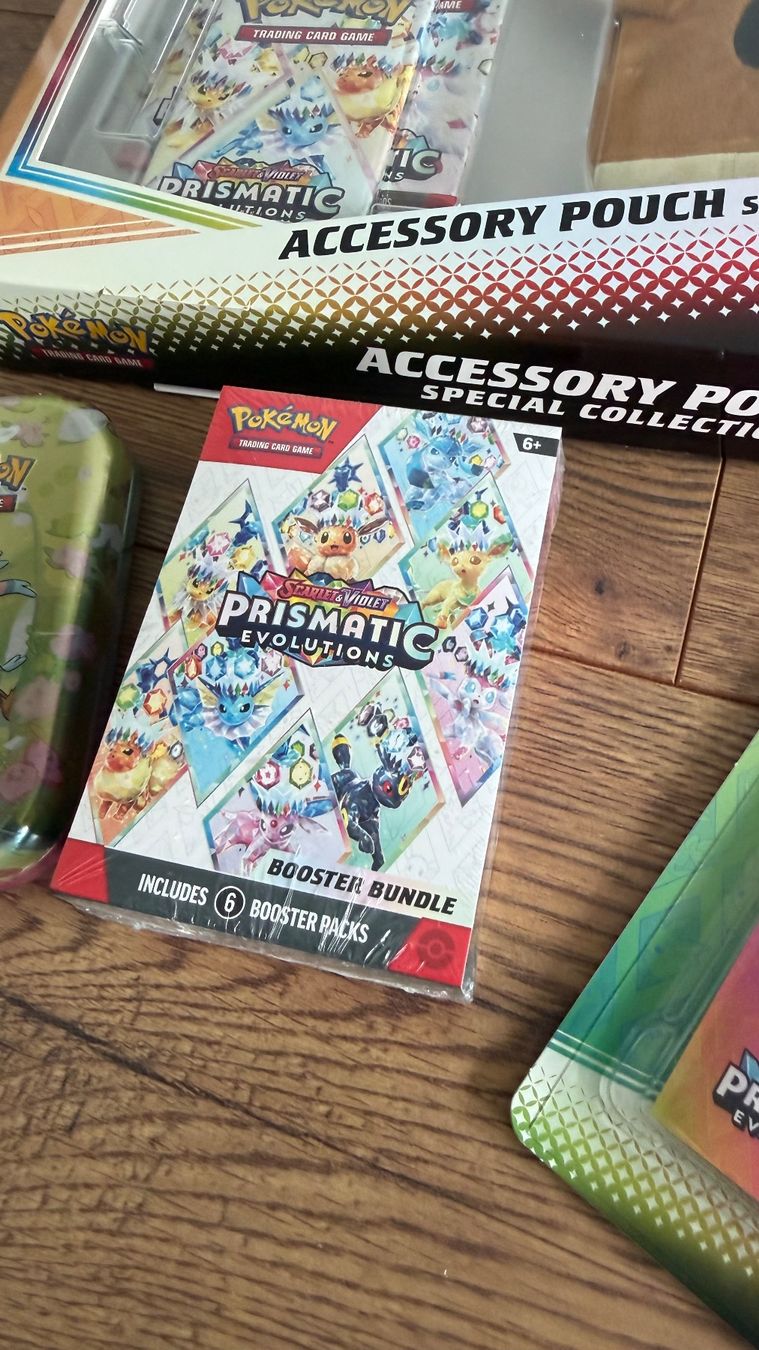 Pokémon Carte collezionabili: 🇬🇧Prismatic Evolutions collection bundle/pouch/sticker/tin – Nuovo e nell'imballaggio originale da Basel venduto da rup_r2m2 4