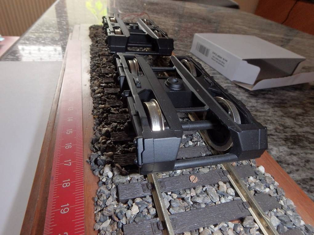 Modellini di ferrovie: Spur 0 Drehgestelle Eurotrain p/Paar – Usato da Zuchwil venduto da Kmogli1 2