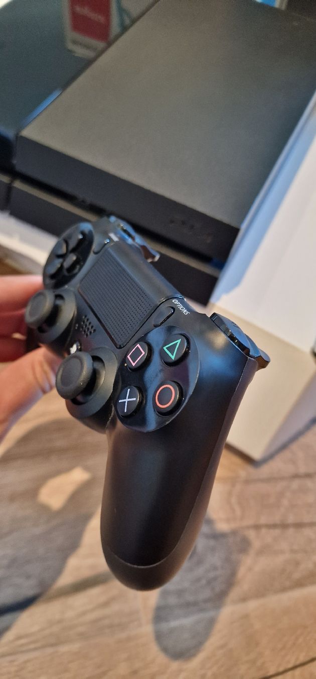 Sony Console: Sony PlayStation 4 Ultimate Party Edition mit Spiel – Usato da Roggliswil venduto da Bluro90 2