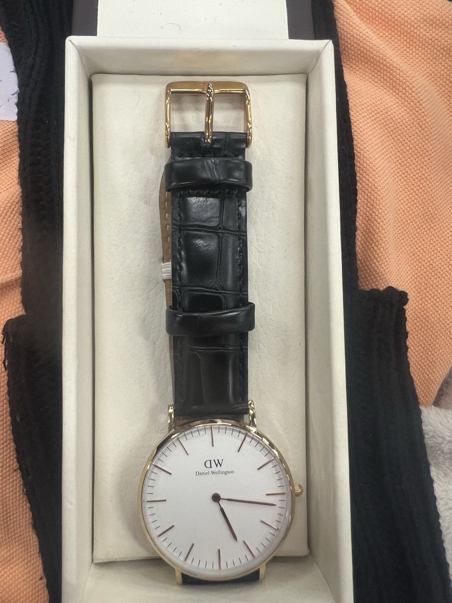 Daniel Wellington Montres: Uhr – Neuf (Voir description) à Waltenschwil par LJ1991