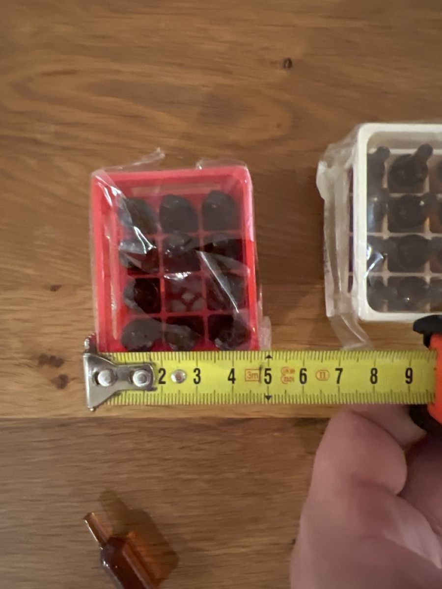 Case e mobili per bambole: Miniature bottles in crate, 2 items, brown glass – Nuovo e nell'imballaggio originale da Uznach venduto da Apuutze 3