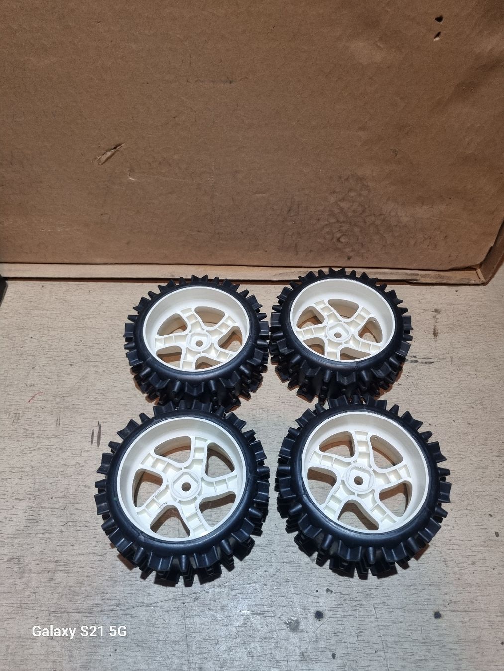 Modellismo RC: Reifen 1:5 – Nuovo (secondo la descrizione) da Sisikon venduto da SanAndreas 1