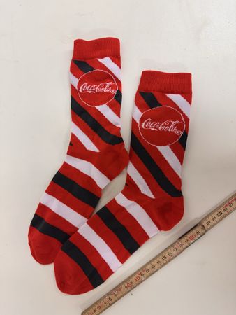 2 Paar coole ungetragene CocaCola Socken