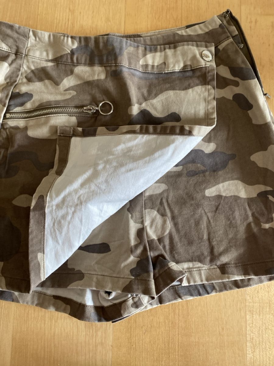 Pantaloni: Kurze Hose / Jupe Gr. 34 – Usato da Illnau venduto da Dodo115 1