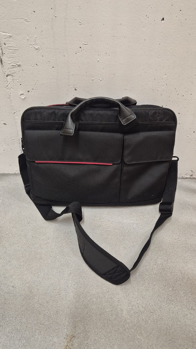 Lenovo Taschen: Lenovo ThinkPad Laptoptasche – neuwertig – Gebraucht aus Luzern von jef_k9fb