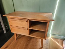 Hübsche kleine Kommode im Mid-Century-Stil