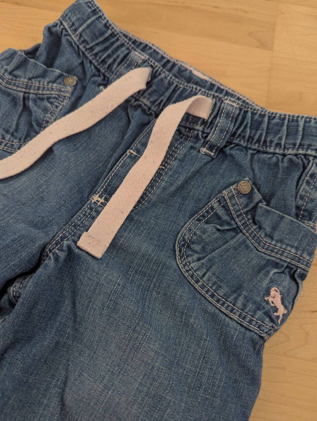H&M Pantaloni: Jeans Mädchen Grösse 86 super Zustand – Usato da Uster venduto da petches 3
