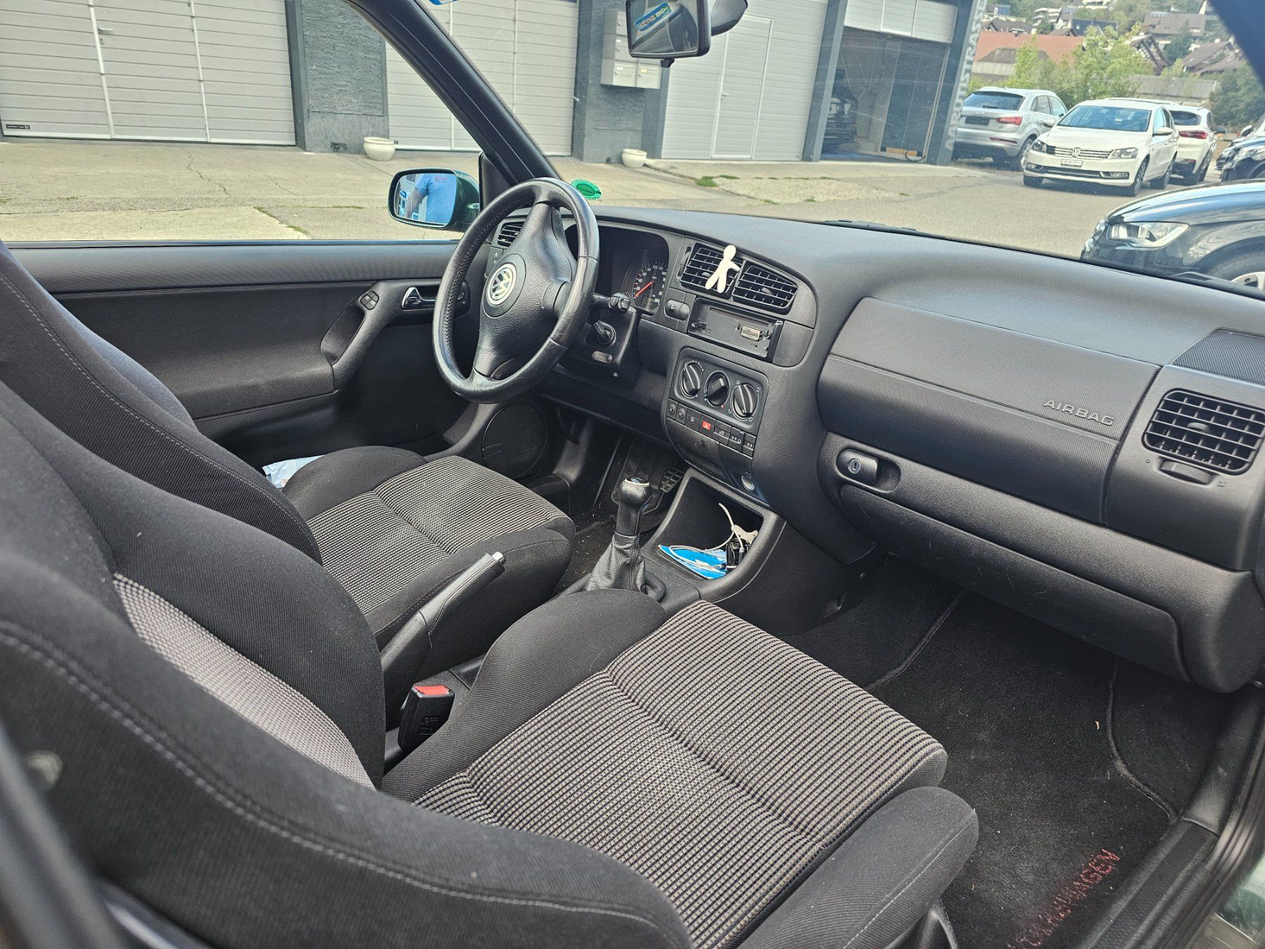 VW Automobili: VW Golf Cabrio 2.0 – Usato da Glattfelden venduto da per_n6r5 4
