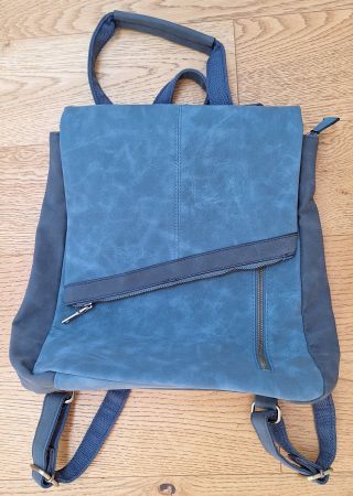 Schöner blauer Rucksack