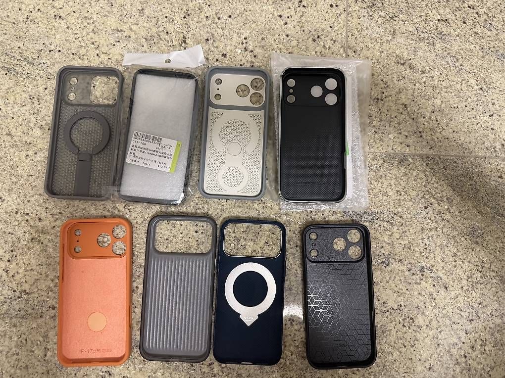 Coques & Protection écran: 8x iPhone 17 Pro Max Hüllen  Set – D'occasion à Zürich par meti1975 1