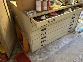 alter Architektenschrank