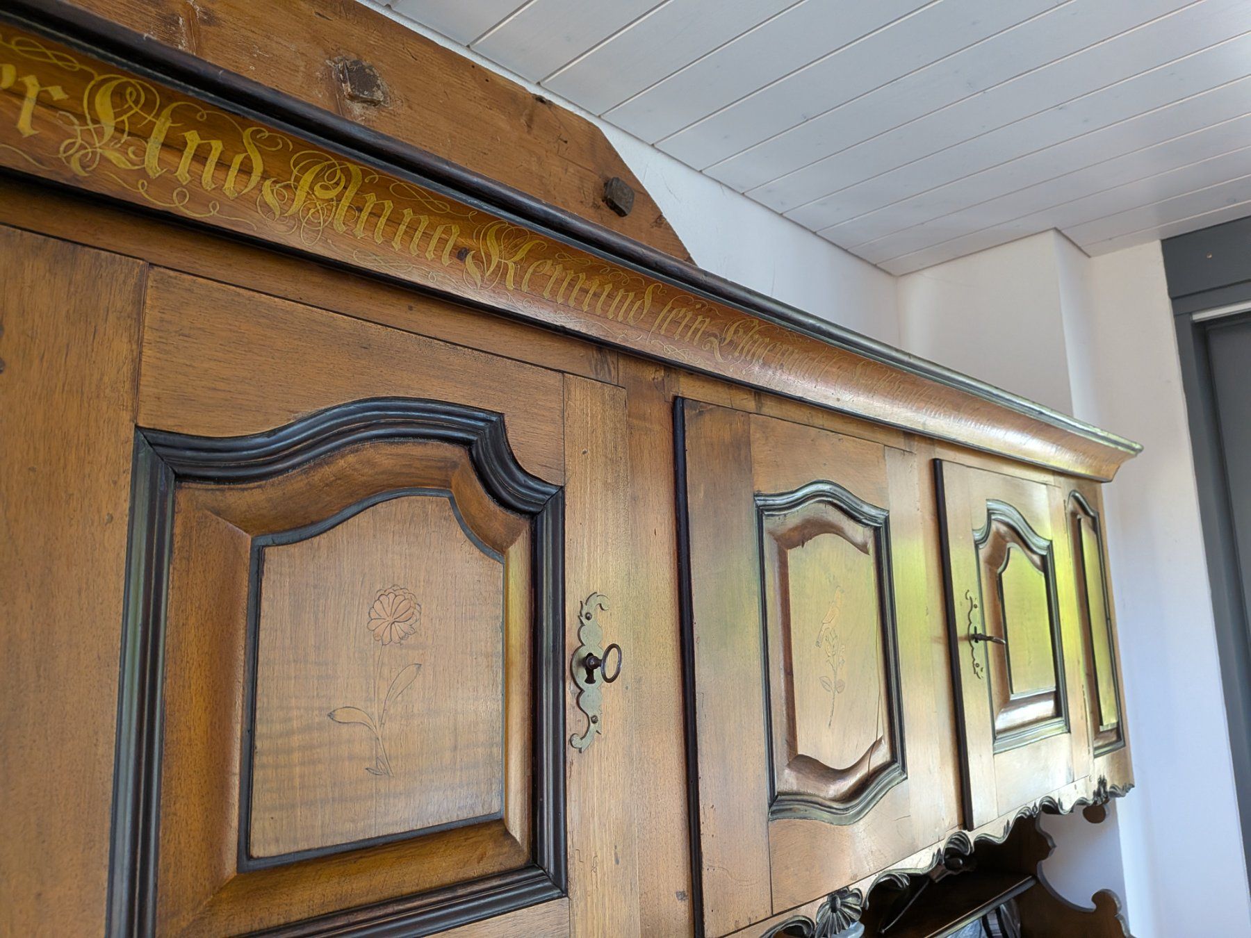 Credenze: Barockbuffet 1727. Nussbaum. Wohnfertig – Usato da Schönenwerd venduto da kybi 2