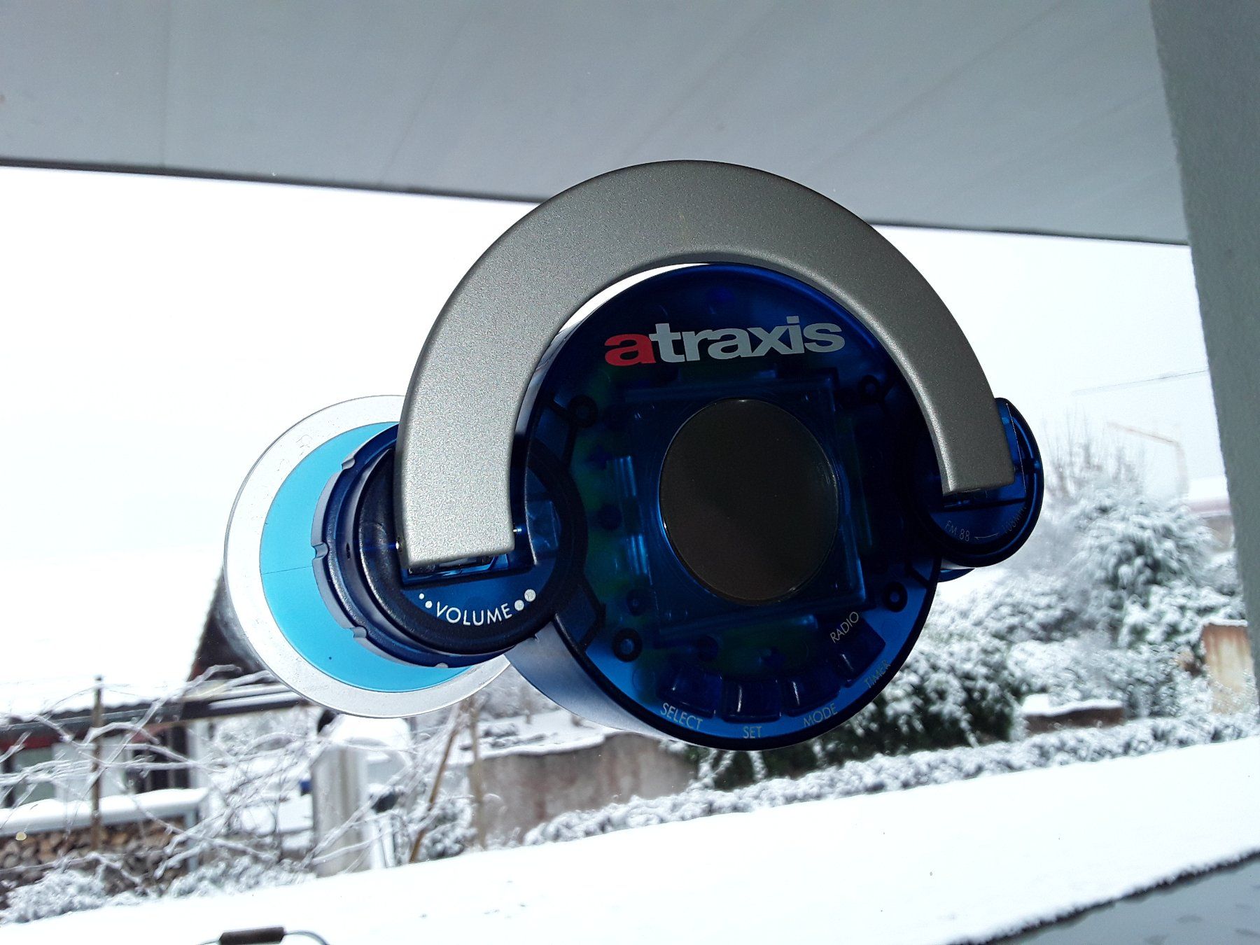 Radios: Radio Atraxis mit Saugnäpfen – D'occasion à Bazenheid par derdelorean01
