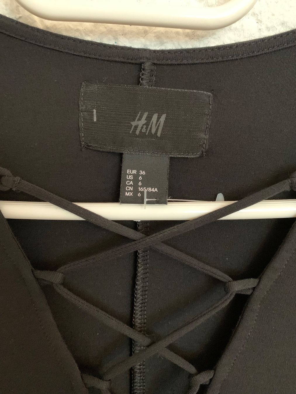 Tops: H&M Body mit Schnürung Gr. 36 – Gebraucht aus Fislisbach von KolibriSecondhand 2