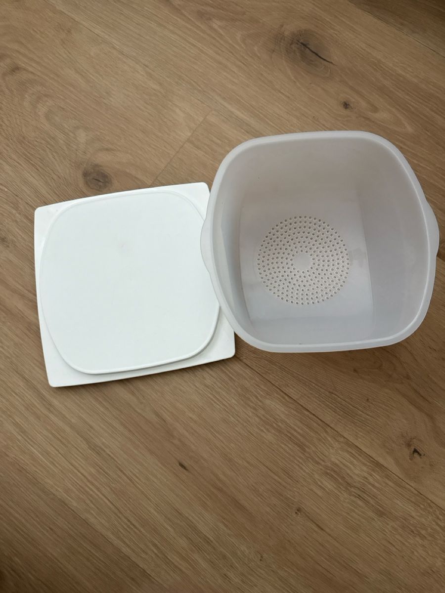 Tupperware Contenitori & Simili: Tupperware grosse Käseglocke – Usato da Schiers venduto da ganmor 1