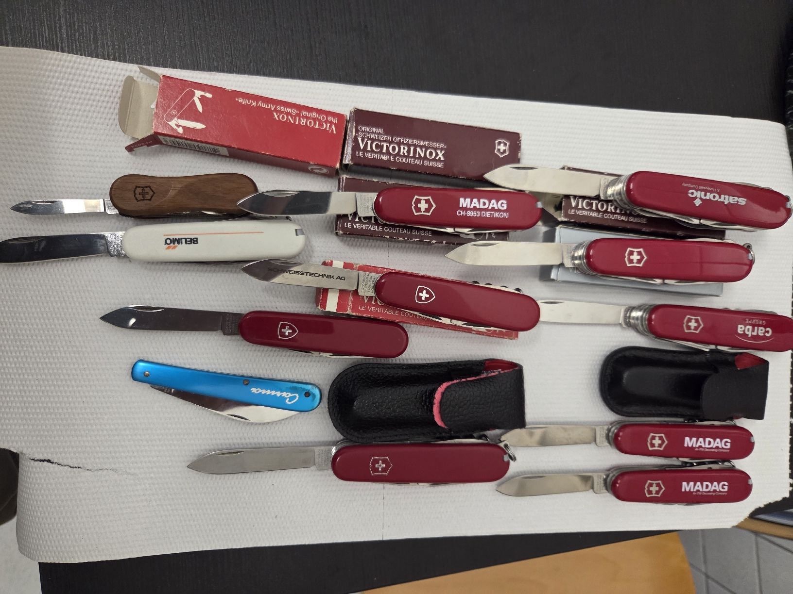 Victorinox Coltelli tascabile: Konvolut Victorinox Taschenmesser  – Usato da Dietikon venduto da Allegra34