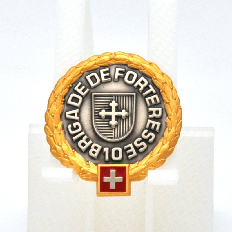 Schweizer Armee Placchette & Badge: Béretemblem Festungsbrigade 10 Goldrand – Usato da Uerkheim venduto da fabulafero