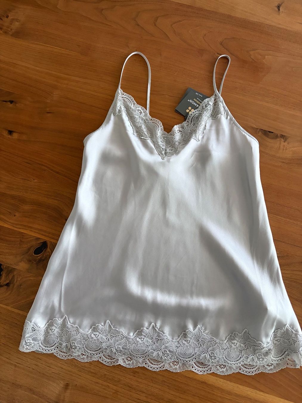 Manor Tops: OVP Seiden Camisole mit Spitzendetails, Grösse M – Neu und originalverpackt aus Wilen b. Wollerau von rosmarin13