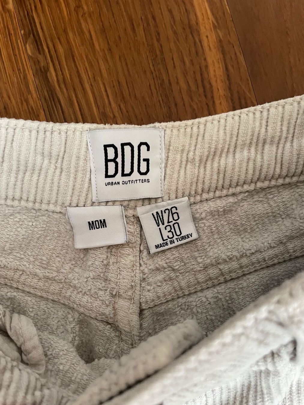Urban Outfitters Pantaloni: BDG Cordhose W26 L30 Mom-Style – Usato da Liestal venduto da ela_2g9s 2