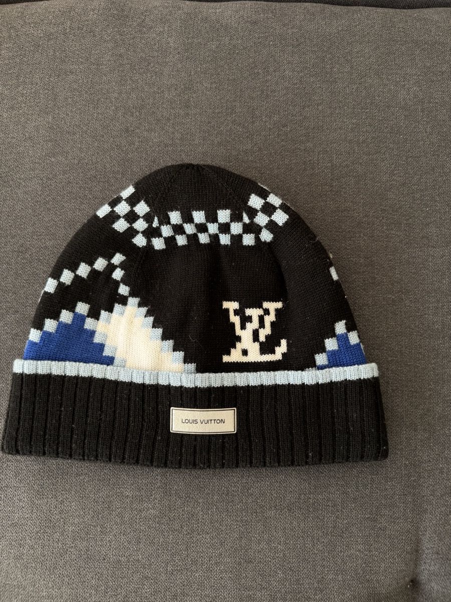 Louis Vuitton Copricapi, berretti & cappellini: Bonnet Louis Vuitton – LV Snow – Usato da Genève venduto da pre_9tyc